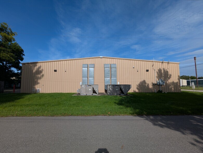 More Photos Of 411 E Main St, Daisetta Freestanding For Sale