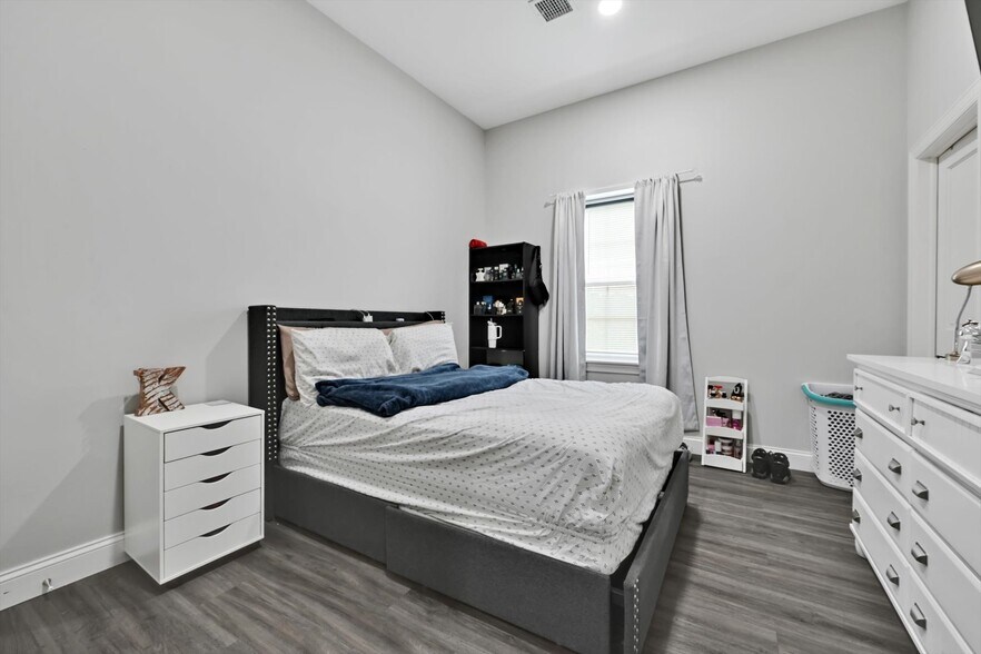 More Photos Of 236 W Market St, Jonestown Multifamily For Sale
