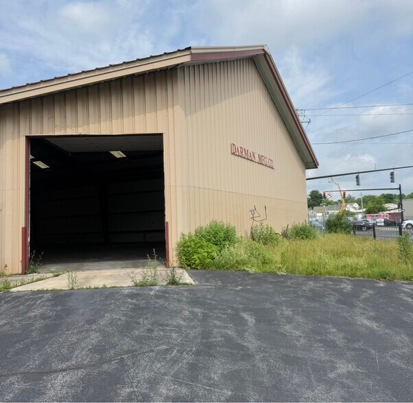 More Photos Of 1410 Lincoln Ave, Utica Manufacturing For Sale