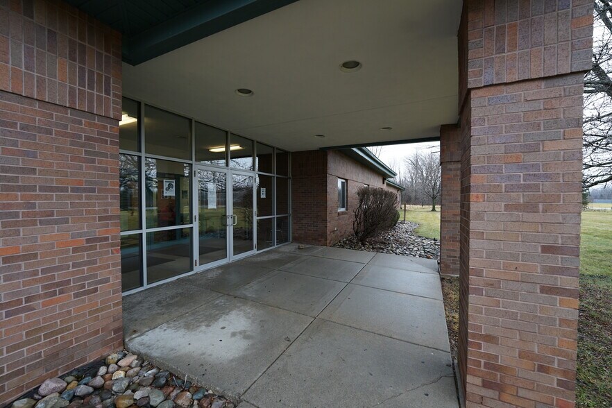 More Photos Of 1835 Treanor St, Saginaw Rehabilitation Center For Sale