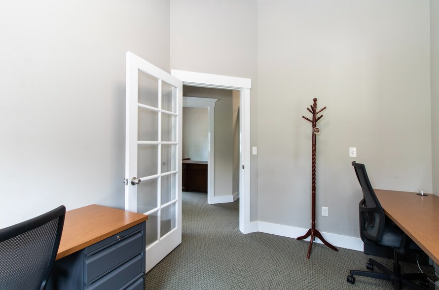 More Photos Of 698 Main St, Branford Office For Sale