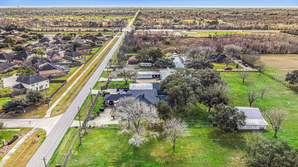 More Photos Of 1454 Oday Rd, Pearland Light Manufacturing For Sale