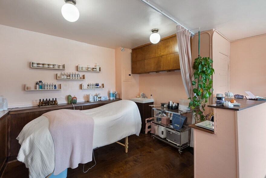 More Photos Of 6072 York Blvd, Los Angeles Storefront Retail Residential For Sale