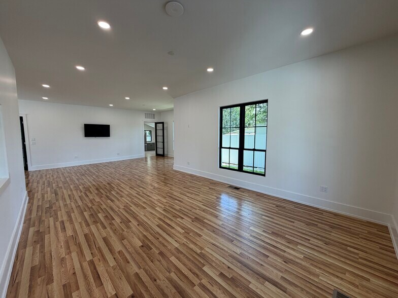 More Photos Of 1016 E California St, Gainesville Medical For Lease