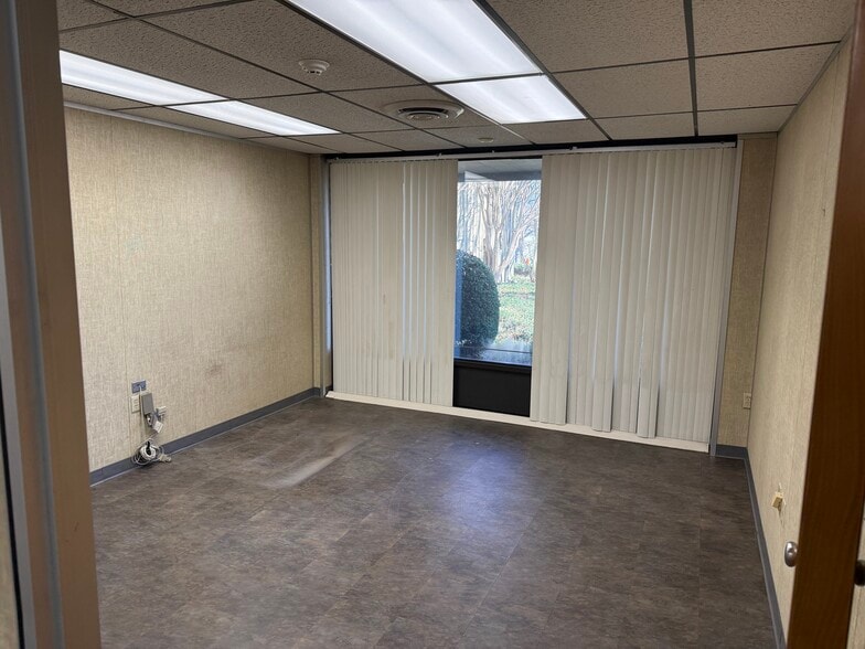 More Photos Of 5159 Pelham Rd, Greenville Manufacturing For Sale