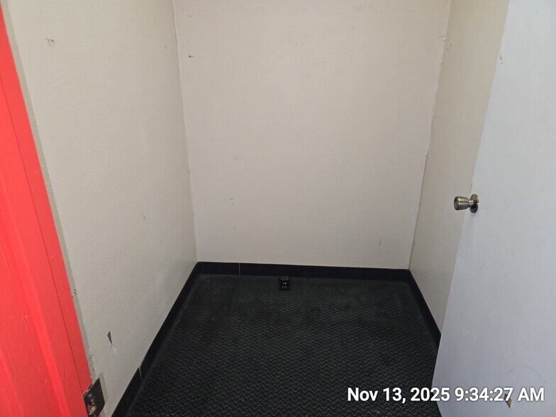 More Photos Of 225 E Brandon Blvd, Brandon General Retail For Lease