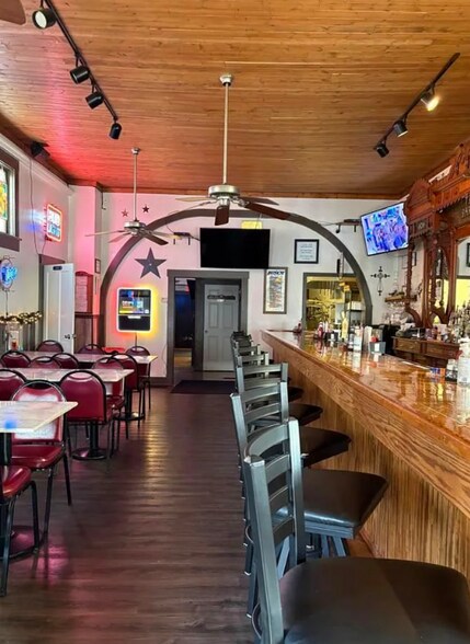 More Photos Of 113 E Washington St, New Madison Bar For Sale