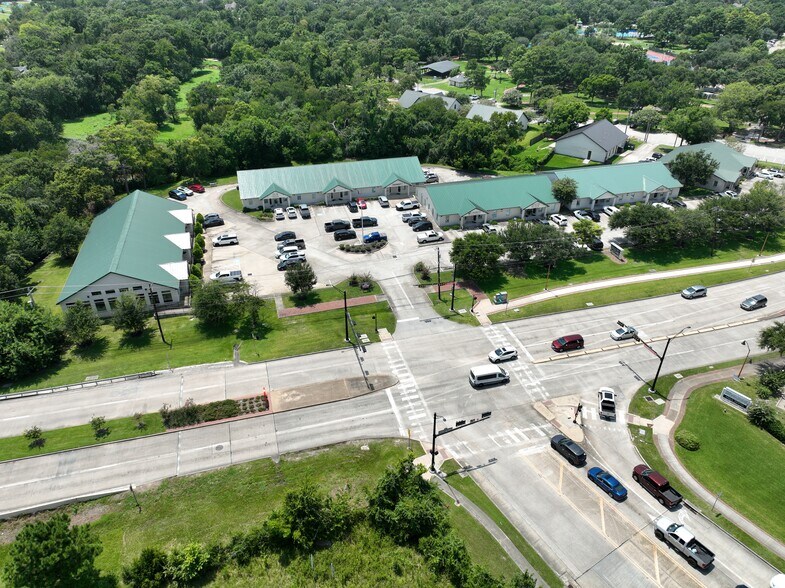 More Photos Of 1110 S Friendswood Dr, Friendswood Unknown For Lease