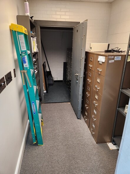 More Photos Of 605 N Queen St, Kinston Office For Lease