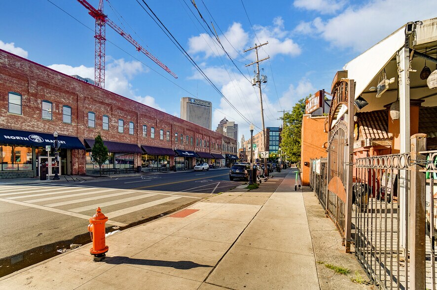 More Photos Of 491 Park St, Columbus Bar For Lease