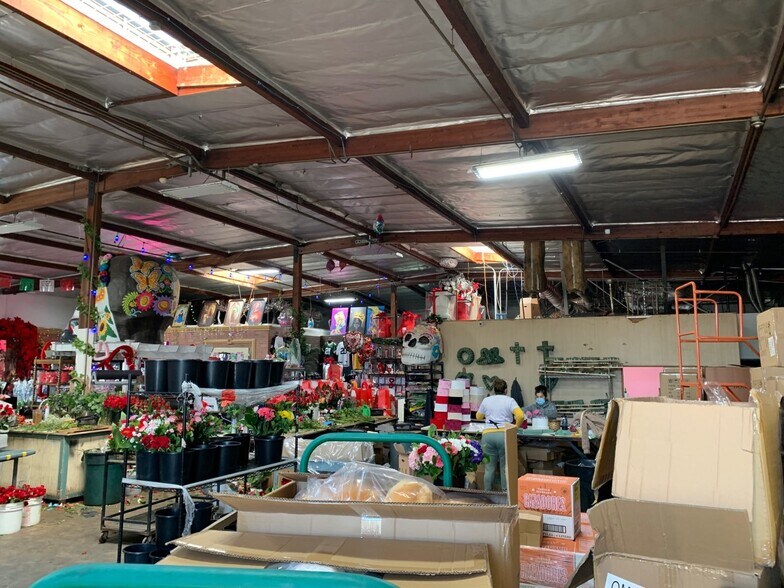 More Photos Of 15505-15515 Minnesota Ave, Paramount Warehouse For Lease