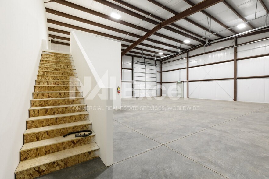 More Photos Of 692 S 5725 W, Hurricane Warehouse For Lease