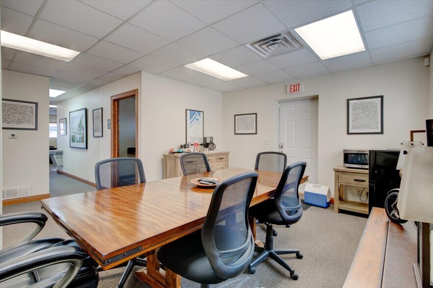 More Photos Of 2919 1st Ave SE, Cedar Rapids Office For Sale