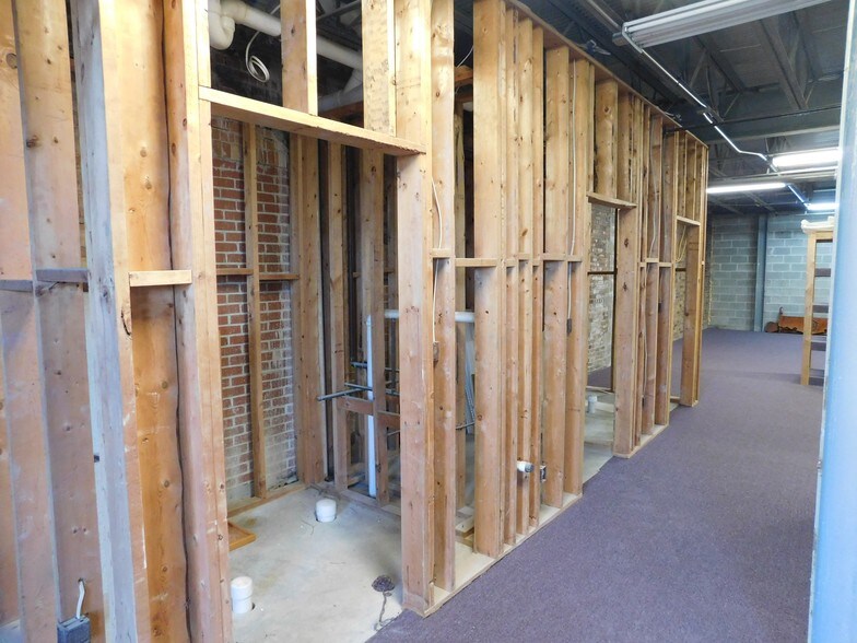 More Photos Of 701 Main St, Dresden Storefront For Lease