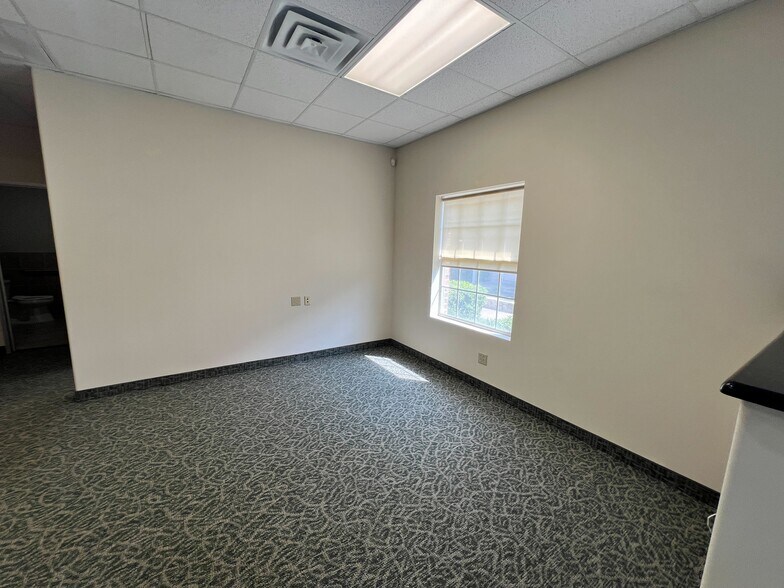 More Photos Of 5926 W Parker Rd, Plano Medical For Sale