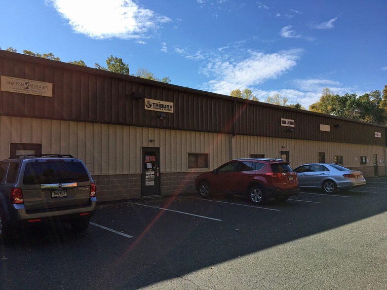 More Photos Of 1432 Old Waterbury Rd, Southbury Warehouse For Lease