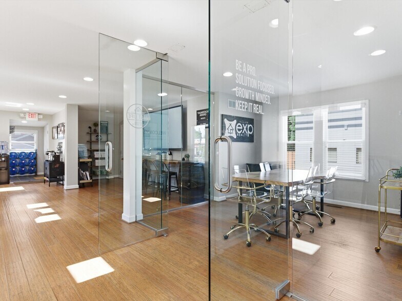 More Photos Of 928 E 11 Mile Rd, Royal Oak Serviced Offices For Lease