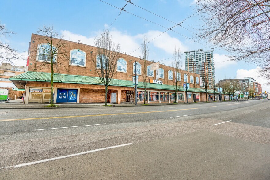 More Photos Of 370 E Broadway, Vancouver Unknown For Lease