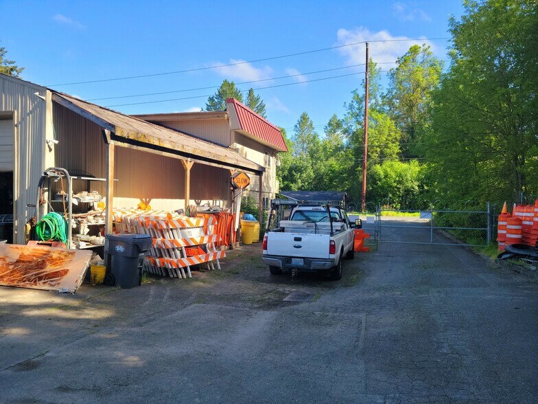 More Photos Of 816 99th St E, Tacoma Flex For Sale