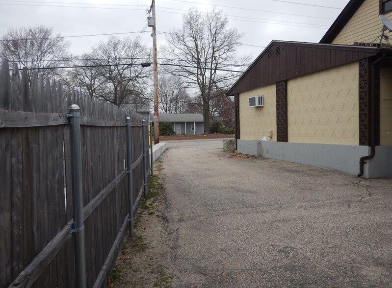 More Photos Of 354 Tiogue Ave, Coventry Restaurant For Sale