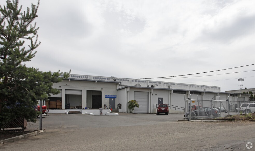 More Photos Of 14625-14640 SE 82nd Dr, Clackamas Manufacturing For Lease