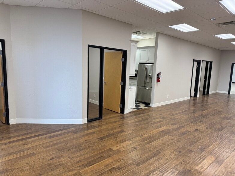 More Photos Of 7655 E Redfield Rd, Scottsdale Light Distribution For Lease