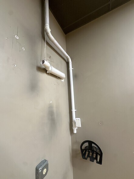 More Photos Of 471-479 W Central St, Franklin Freestanding For Lease