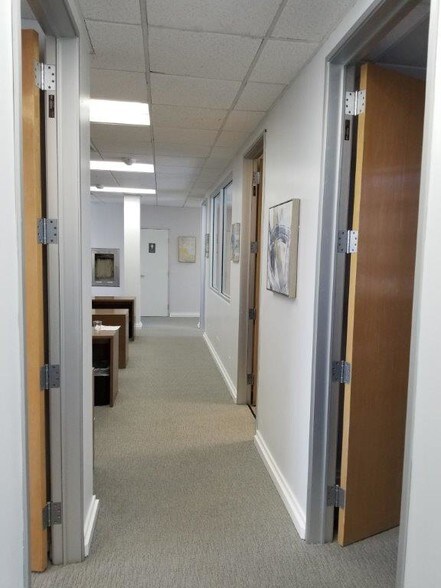 More Photos Of 9606 S Santa Monica Blvd, Beverly Hills Office For Lease