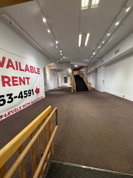 More Photos Of 189 Main St, Northampton Storefront Retail Office For Lease