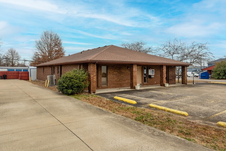 More Photos Of 808 W Prairie St, Marion Office For Sale