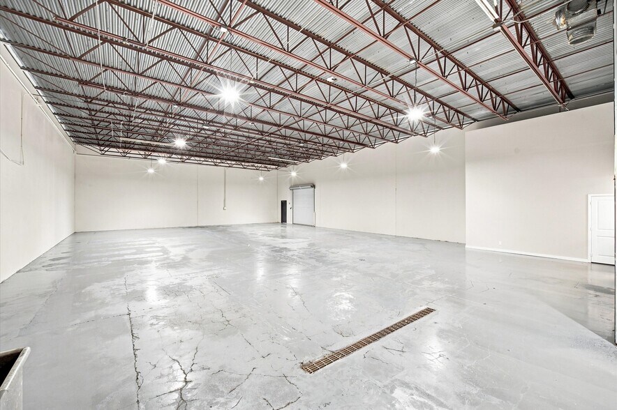 More Photos Of 1440 Cedar Post Ln, Houston Warehouse For Sale