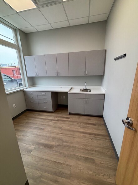 More Photos Of 216 N Bailey St, Romeo Medical For Lease