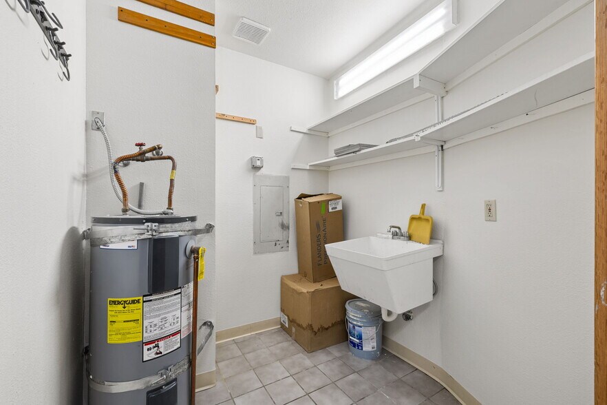 More Photos Of 610 Davis St, Santa Rosa Office Residential For Sale