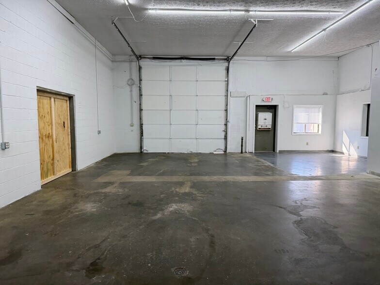 More Photos Of 207 Big Run Rd, Lexington Warehouse For Lease
