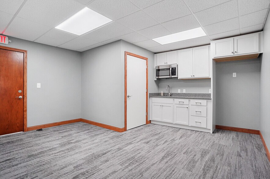 More Photos Of 1337 Commerce Dr, Stow Warehouse For Sale