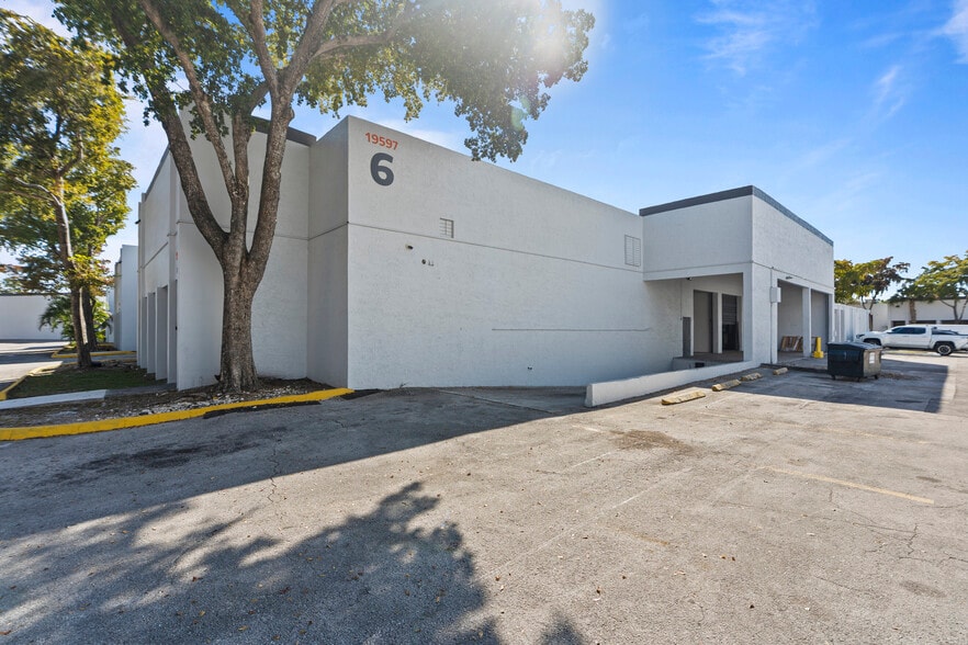 More Photos Of 19555 NE 10th Ave, Miami Unknown For Lease