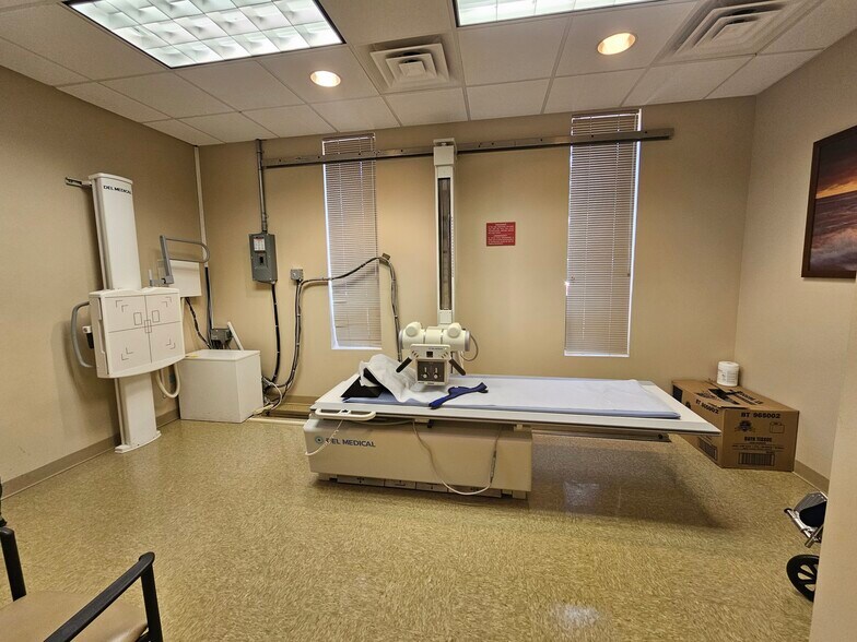 More Photos Of 400 Montauk Hwy, West Islip Medical For Lease