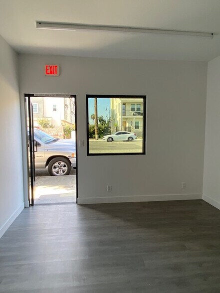More Photos Of 917 W Compton Blvd, Compton Storefront Retail Office For Lease