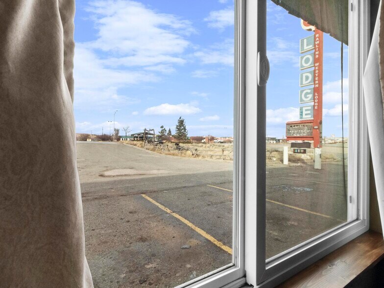 More Photos Of 1806 E Cedar Ave, Rawlins Hotel For Sale