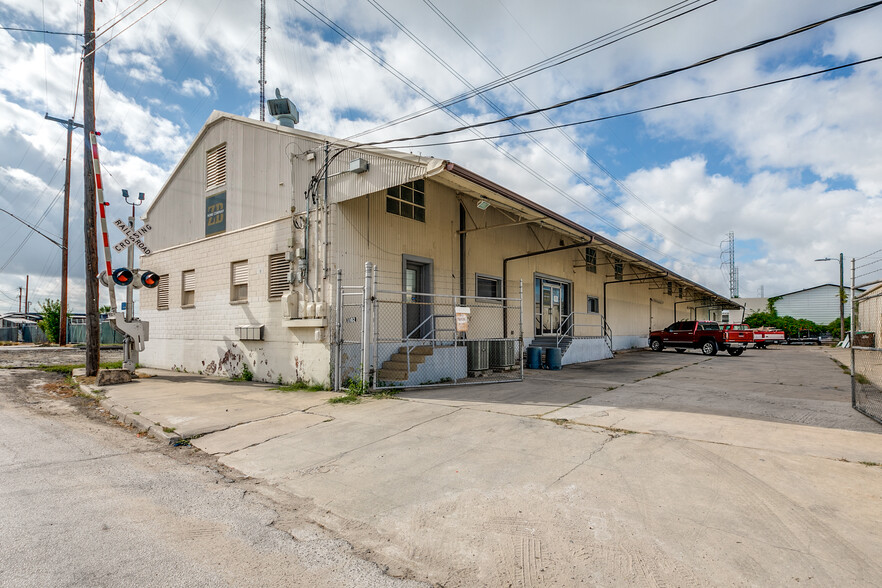 Primary Photo Of 1102 W Laurel St, San Antonio Warehouse For Lease