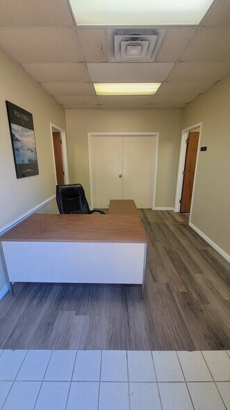 More Photos Of 1509 Baccarac Ct, Euless Flex For Lease