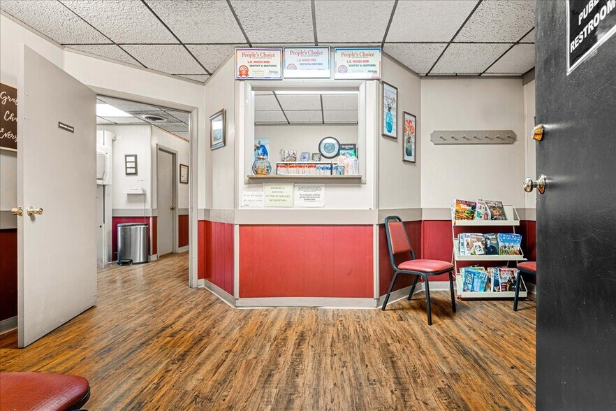 More Photos Of 841 S Highway 25 W, Williamsburg Flex For Sale
