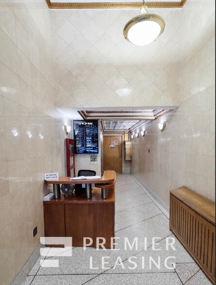 More Photos Of 260 W 35th St, New York Office Residential For Lease
