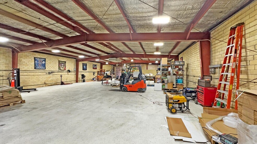More Photos Of 115 Engel St, Houston Flex For Sale