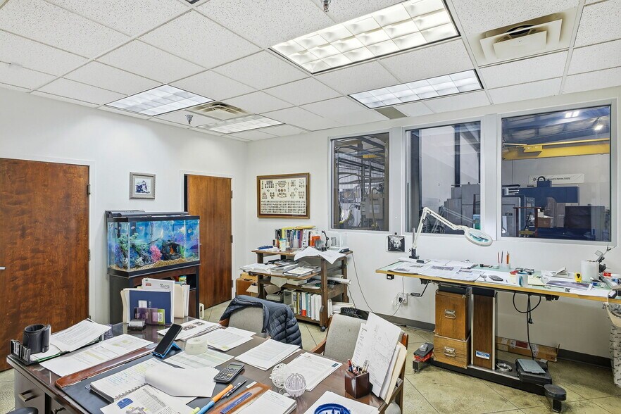 More Photos Of 315 N Park Dr, San Antonio Warehouse For Sale