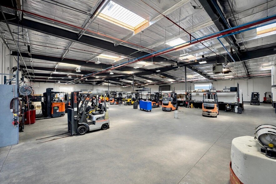 More Photos Of 1005 E Orangethorpe Ave, Anaheim Warehouse For Sale