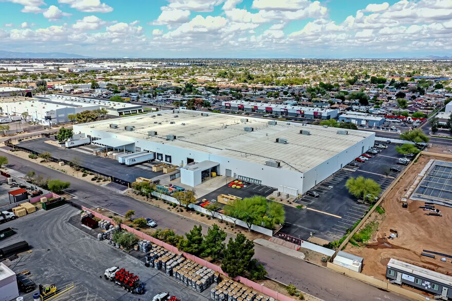 More Photos Of 3865 W Van Buren St, Phoenix Distribution For Lease