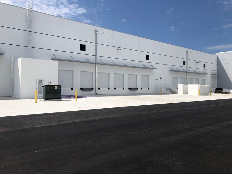 More Photos Of Silver Beach Rd, West Palm Beach Unknown For Lease