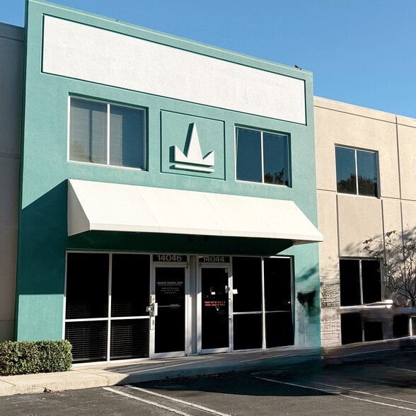 More Photos Of 14000-14046 NW 82nd Ave, Miami Lakes Light Distribution For Lease