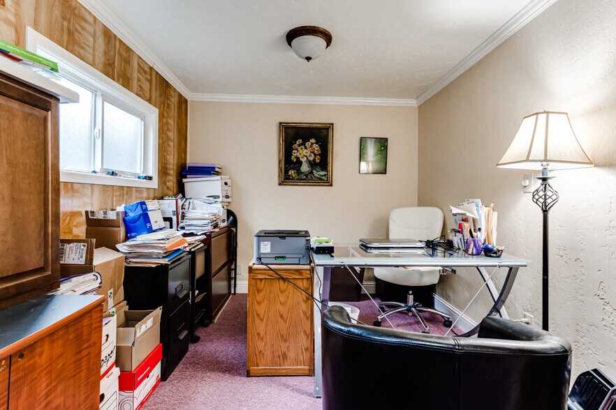 More Photos Of 502 E Whiteaker Ave, Cottage Grove Medical For Sale